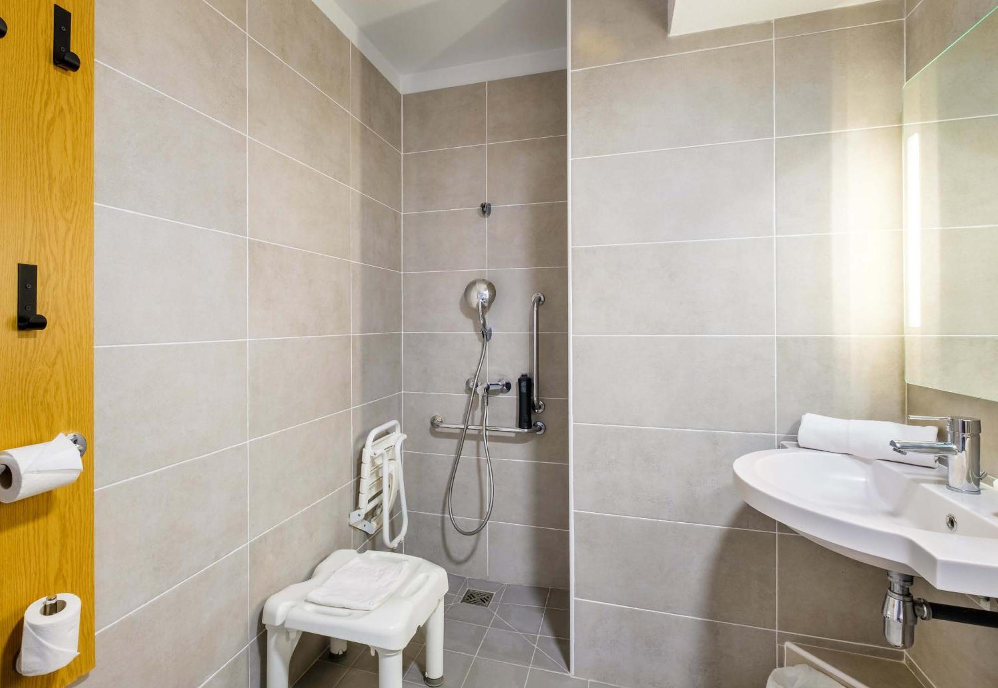 B&B Hotel Cannes La Bocca Plage Exteriör bild