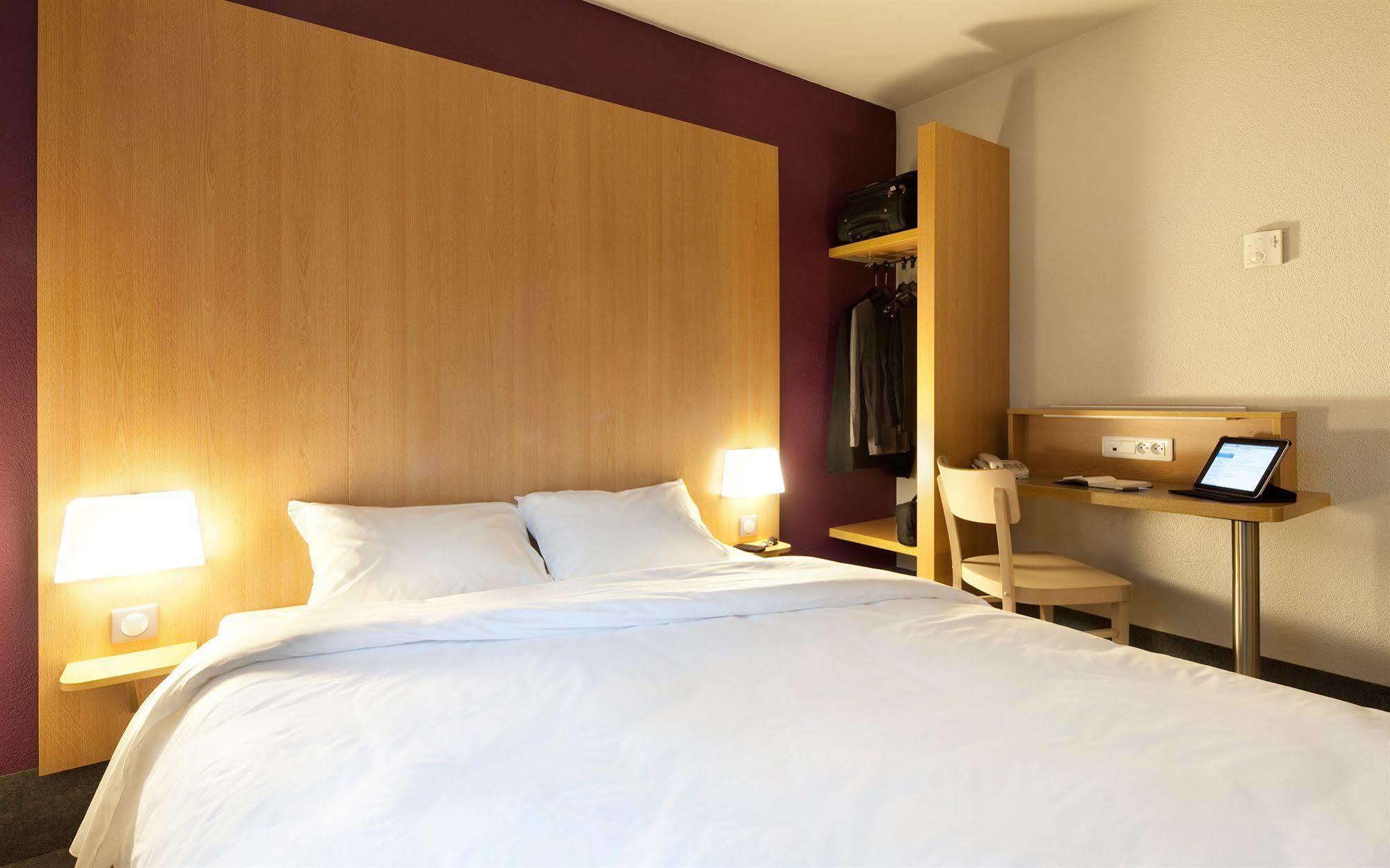 B&B Hotel Cannes La Bocca Plage Exteriör bild